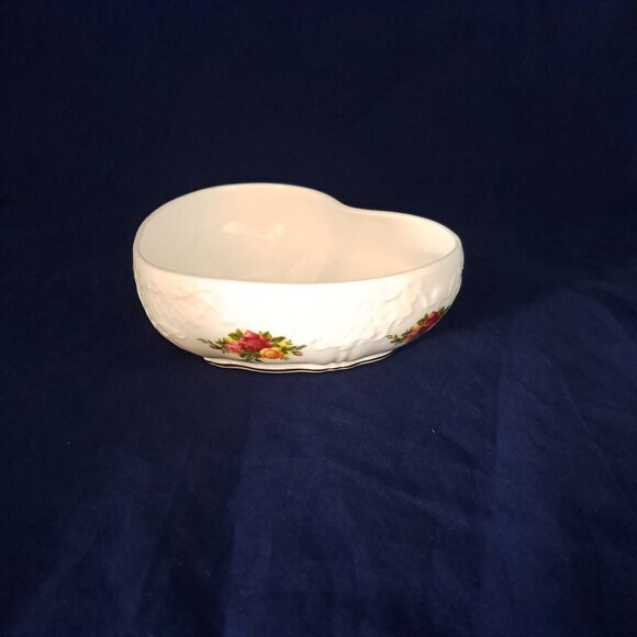 Royal Albert Old Country Roses Heart-Shaped Bone China Trinket Box - Picture 9 of 13